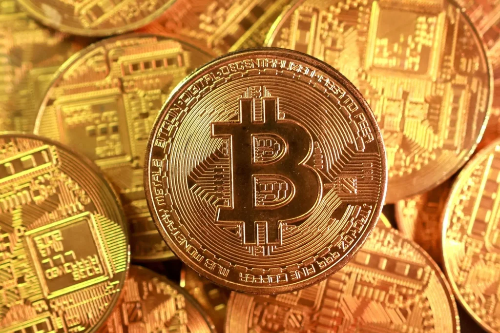 بیت‌کوین؛ پرواز یا سقوط؟
