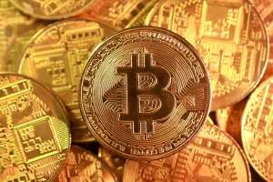 بیت‌کوین؛ پرواز یا سقوط؟